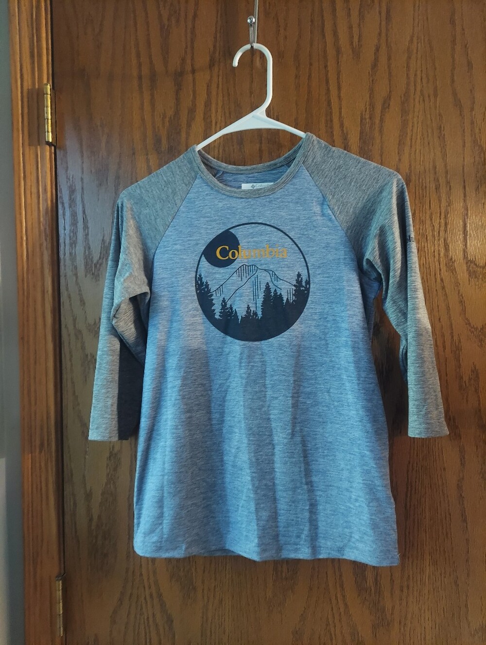 Columbia Youth Raglan Shirt Blue Gray Mountain Graphic Size M (10/12)